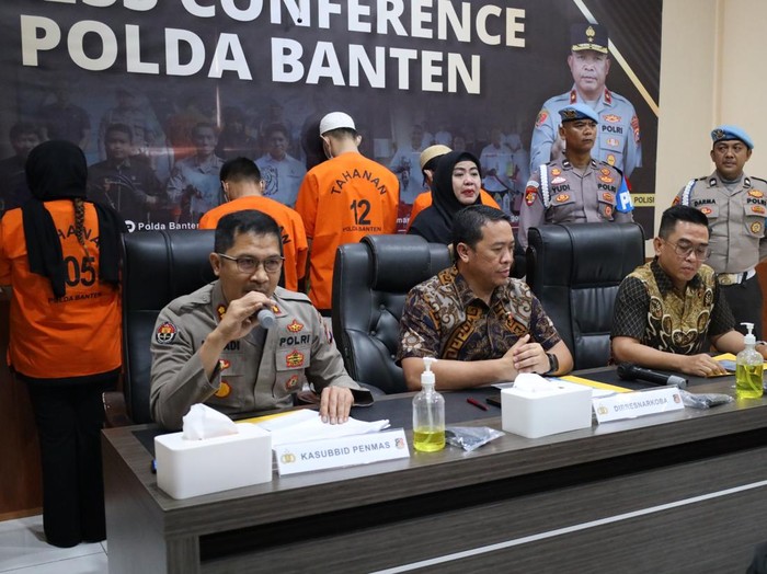 Empat tersangka pengedar sabu yang ditangkap Polda Banten (Bahtiar/detikcom)