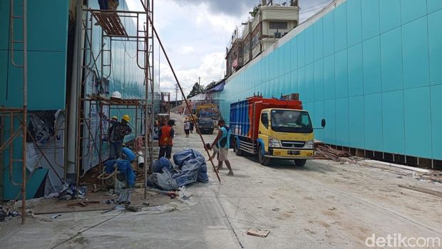 Kapolres Magelang Kota AKBP Dhanang Bagus Anggoro saat melakukan peninjauan di flyover dan underpass Canguk, Jumat (20/12/2024).