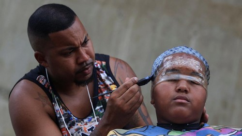 Men with colour-treated hair sit during a barbers' battle contest for best haircut in Rio de Janeiro, Brazil December 15, 2024. REUTERS/Aline Massuca