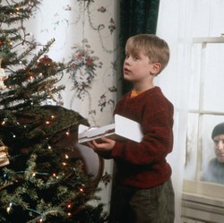 Nonton Tiap Natal, Anak Macaulay Culkin Gak Tau Ayahnya Kevin Home Alone