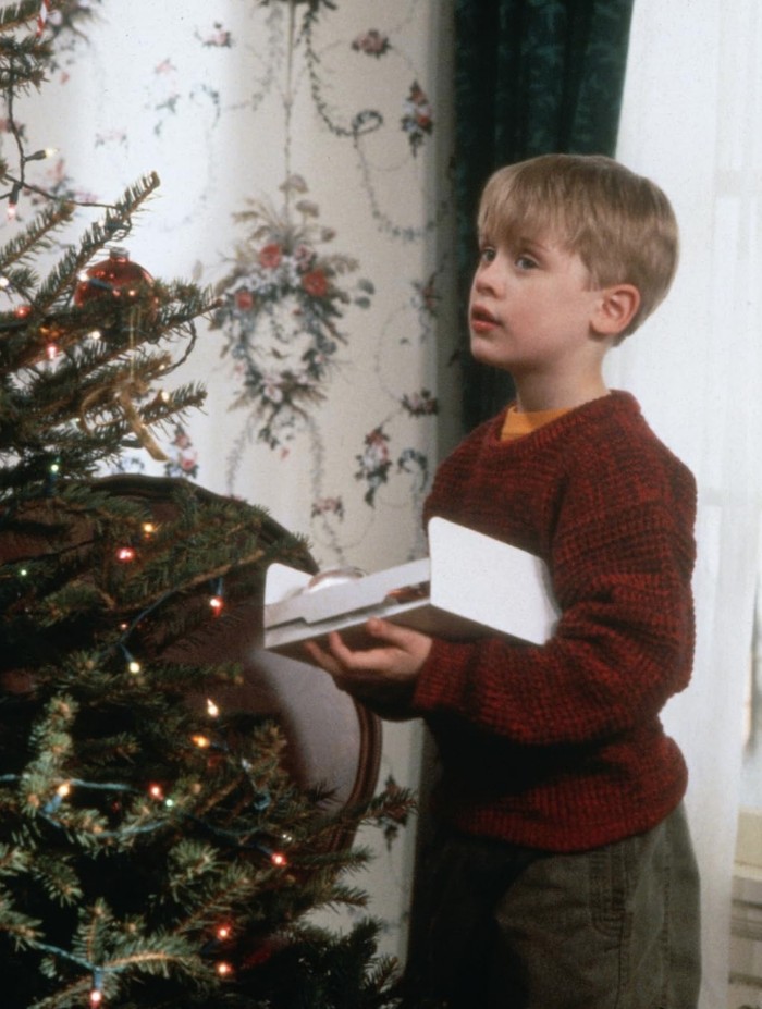 Cuplikan adegan dalam film Home Alone (1990).