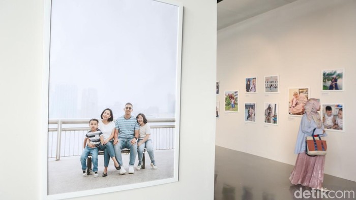 Pameran foto bertema Unfiltered Moments Bangga Jadi Bunda digelar di Astha Spac8, Jakarta, Jumat (20/12/2024). Pameran ini untuk menyambut Hari Ibu 2024.