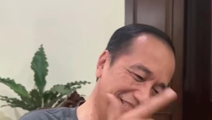 Jokowi beri reaksi video viral emak-emak nyanyi di kondangan