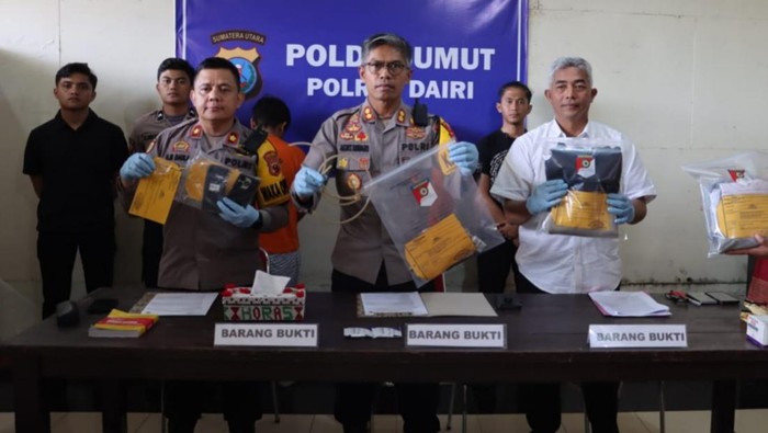 Kapolres Dairi AKBP Agus Bahari saat merilis kasus pembunuhan itu. (Dok. Polres Dairi)