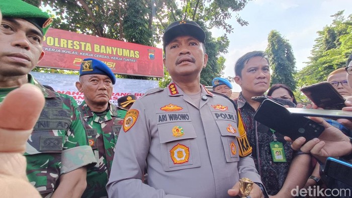 Kapolresta Banyumas Kombes Ari Wibowo saat memberikan keterangan kepada wartawan, Jumat (20/12/2024).