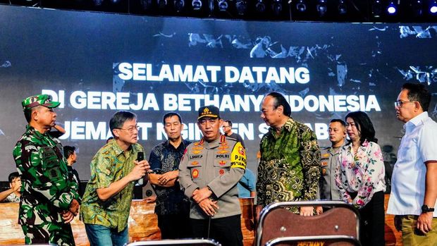 Kapolri dan Panglima TNI Tinjau Gereja Bethany di Surabaya