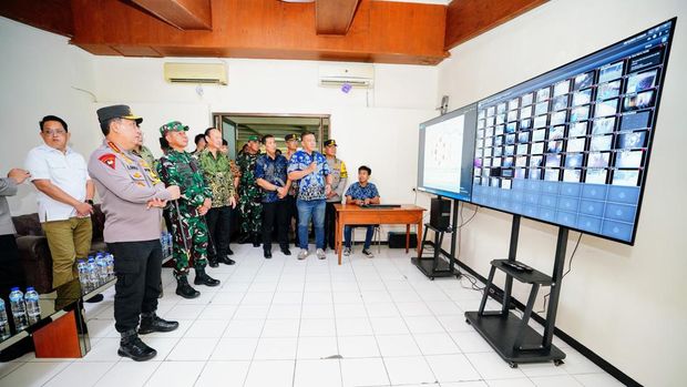 Kapolri dan Panglima TNI Tinjau Gereja Bethany di Surabaya