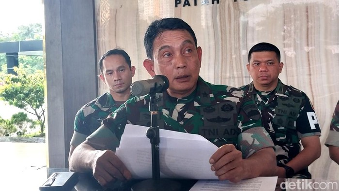 Kasdam I/BB Refrizal saat merilis kasus pengungkapan sabu-sabu, Jumat (20/12/204). (Foto: Finta Rahyuni/detikSumut).