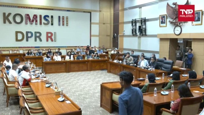 Ketua Komisi III DPR RI Habiburokhman memimpin RDPU membahas penanganan kasus kekerasan seksual yang dialami seorang ibu dan anak warga Solo, Jawa Tengah.