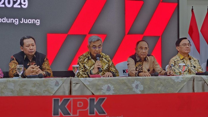 Ketua KPK periode 2024-2029 Setyo Budiyanto beserta pimpinan terpilih KPK lainnya (Adrial/detikcom)