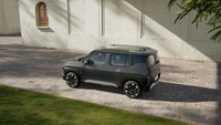 Seperti disinggung sebelumnya, dimensi mobil ini terbilang ringkas dengan panjang 3.995 mm, lebar 1.805 mm, tinggi 1.625 mm, dan wheelbase-nya 2.550 mm. Kia mengklaim mobil ini lincah untuk dipakai di perkotaan. Foto: Dok. KIA