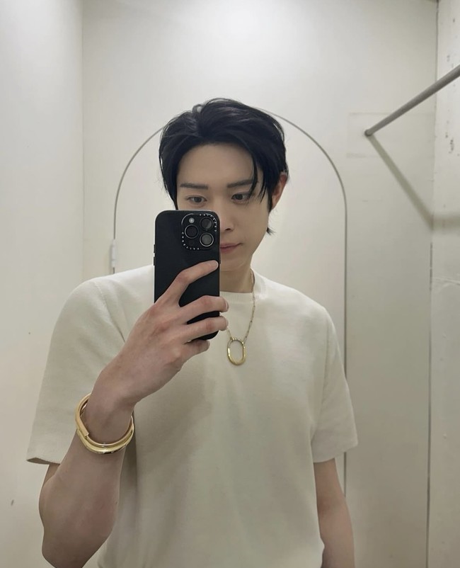 Kim Young Dae meraih popularitas setelah membintangi drama Korea The Penthouse pada tahun 2020. Dia akhirnya banjir tawaran job sebagai pemain utama drama Korea Shooting Stars, The Forbidden Marriage, Moon In The Day, dan terbaru No Gain No Love. Foto: dok. Instagram @youngdae0302