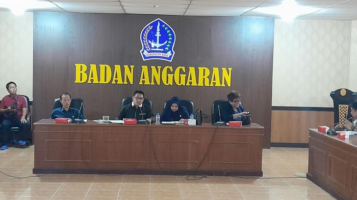 Komisi 1 DPRD Bone saat RDP dengan Pemkab Bone bersama Apdesi Bone.