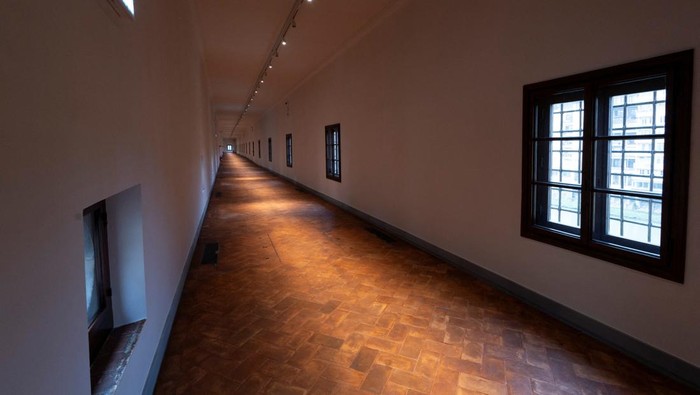 The Ponte Vecchio (Old Bridge) is seen from one of the windows of Vasari Corridor, a Renaissance-era passageway built by the 16th century architect, painter Giorgio Vasari, that will reopen after eight years of restoration, in Florence, Italy, December 19, 2024. REUTERS/Remo Casilli