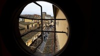 Menurut Museum Galeri Uffizi, koridor itu dibangun hanya dalam enam bulan.