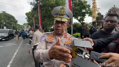 Dirgakkum Korlantas Polri Brigjen Raden Slamet Santoso seusai apel Natal dan Tahun Baru 2025 di Lapangan Renon, Denpasar, Jumat (20/12/2024). (Aryo Mahendro/detikBali).