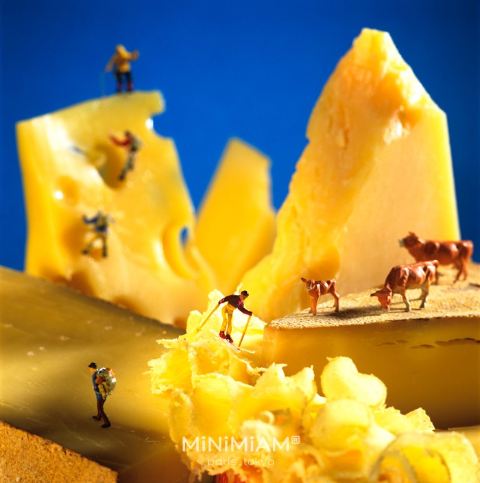 Kreatif! 10 Potret Miniatur Ini Menggunakan Latar Makanan