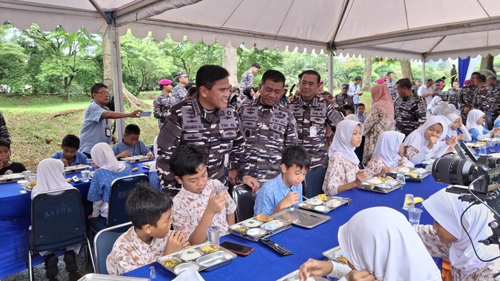KSAL tinjau uji coba makan bergizi gratis di Jaksel (Taufiq/detikcom)