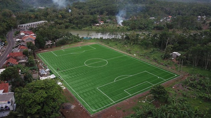 Lapngan Karyamukti di Garut.