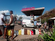 Mayotte Kekurangan BBM Akibat Topan Chido, Antrean di Pom Bensin Mengular