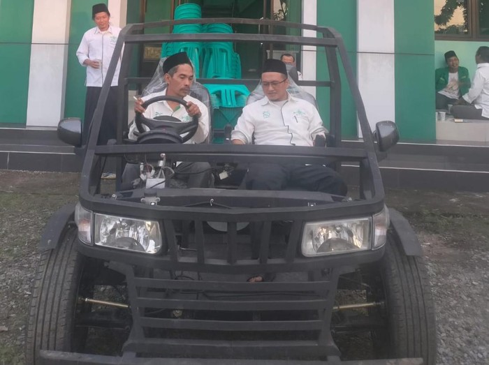 Mobil listrik rakitan siswa SMK Unggulan NU Mojoagung, Jombang