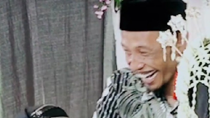 Momen ambyar ketika sedang prosesi temu mantan.