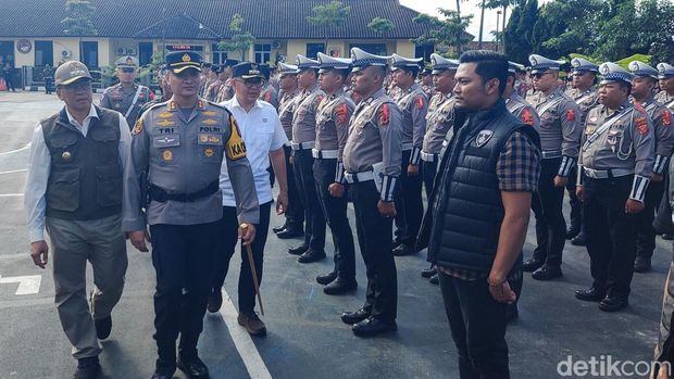 Momen pengecekan personel Polres Cimahi yang bakal mengamankan Libur Nataru