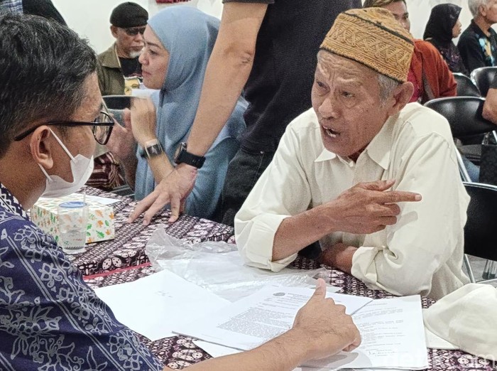 Muswarah terdampak Tol Jogja-Solo-YIA di Kantor Kalurahan Banyuraden, Gamping, Kabupaten Sleman, Jumat (20/12/2024).