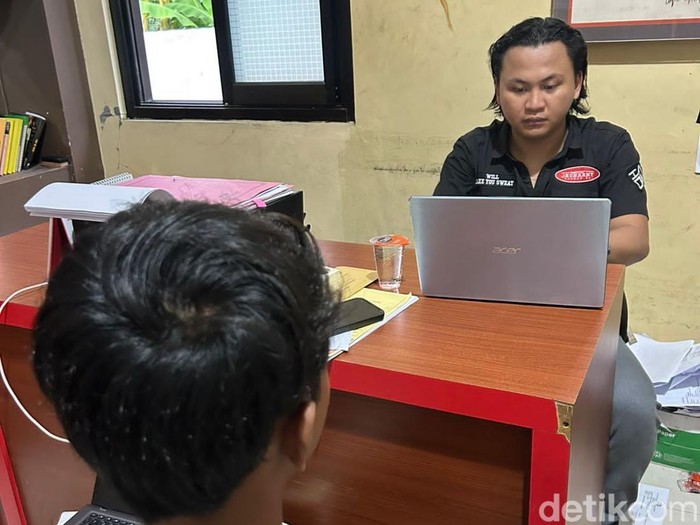 Pelajar SMP yang viral berbuat mesum di GOR Sasana Krida Probolinggo diperiksa polisi.