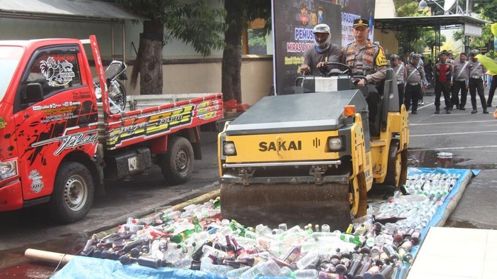 Pemusnahan miras di Polres Lumajang
