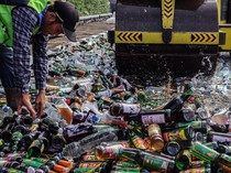 Jelang Nataru, Belasan Ribu Botol Miras Dimusnahkan di Bogor