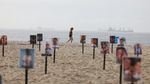 Penampakan Pantai di Brasil Penuh Foto Anak-anak Korban Peluru Nyasar