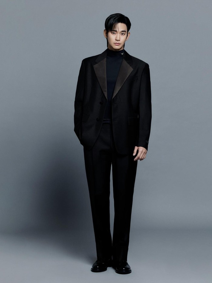 Penampilan Kim Soo Hyun sebagai brand ambassador Prada Penampilan Kim Soo Hyun sebagai brand ambassador Prada