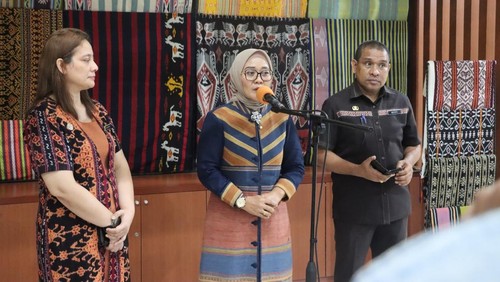 Penjabat Ketua Dekranasda sekaligus Ketua PKK Provinsi Nusa Tenggara Timur (NTT), Santi Ambarwati, Kamis (20/12/2024). (Simon Selly/detikBali)