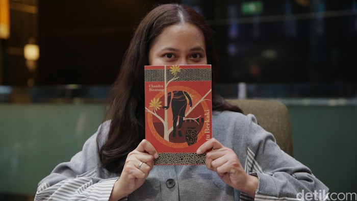 Penulis Urban Thriller Chandra Bientang saat Sambangi Kantor detikcom pada Kamis (19/12/2024).
