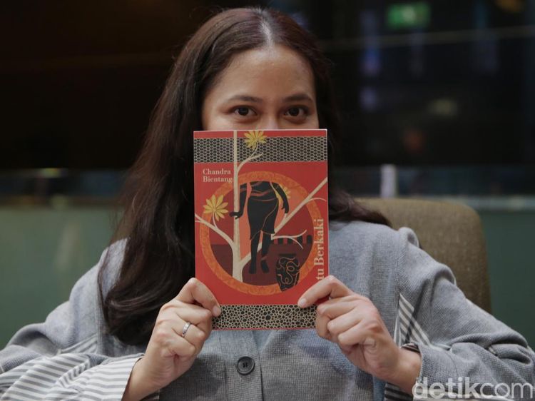 Chandra Bientang dan Filosofi Batu Berkaki