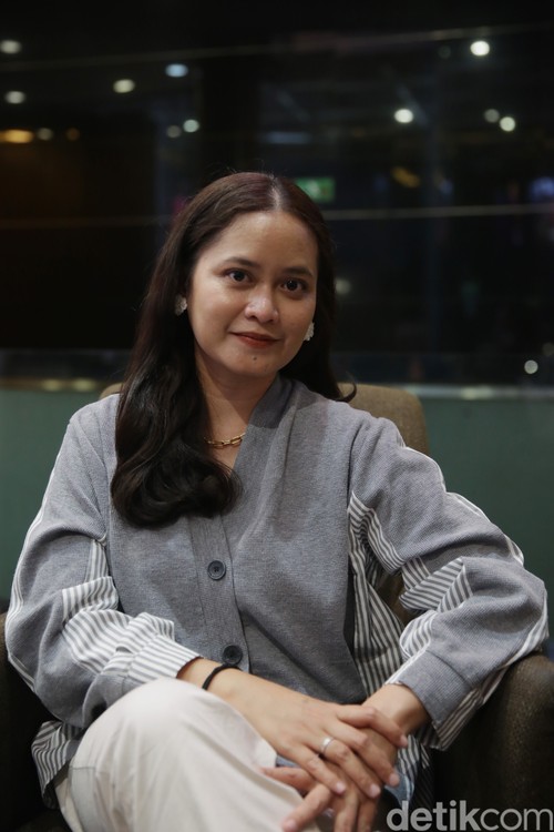 Penulis Urban Thriller Chandra Bientang saat Sambangi Kantor detikcom pada Kamis (19/12/2024).