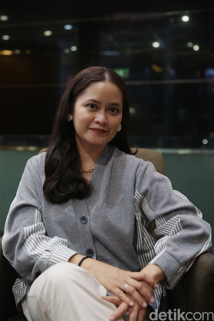 Penulis Urban Thriller Chandra Bientang saat Sambangi Kantor detikcom pada Kamis (19/12/2024).