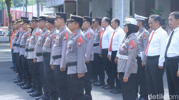 Personel Polres Blitar Kota dan pengecekan terminal Patria, Kota Blitar.