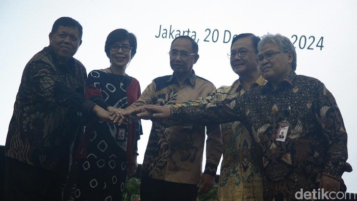 Pimpinan KPK dan Dewan Pengawas (Dewas) KPK 2024-2029 telah menjalani upacara serah terima jabatan (sertijab). Kini mereka resmi bertugas di KPK.