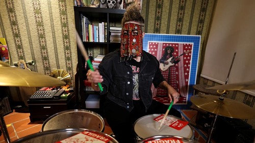 Lead singer, playing also on keys and synth, Nora of all Saudi female band, 