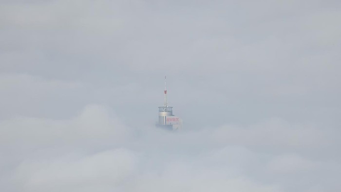 Bosnian capital of Sarajevo is covered in a blanket of fog and smog with dangerous levels of air pollution in Sarajevo, Bosnia and Herzegovina, December 17, 2024. REUTERS/Amel Emric