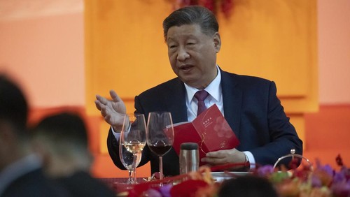 Chinese President Xi Jinping gestures as he talks to leaders during a welcoming dinner, ahead of celebrations for the 25th anniversary of Macaos handover from Portugal to China, in Macao, Thursday, Dec. 19, 2024. (AP Photo/Anthony Kwan, Pool)