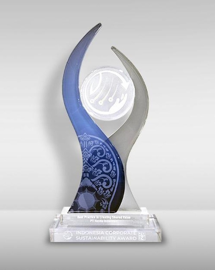 PT Nestlé Indonesia menerima silver award pada kategori “Best Practice in Creating Shared Value” di ICSA