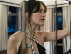 8 Gaya Rachel Brosnahan, Aktris Cantik yang Jadi Lois Lane di Superman 2025