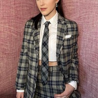 Rachel Brosnahan memiliki latar belakang keluarga yang cukup unik. Ia merupakan keponakan dari mendiang desainer Kate Spade. Karena itu, ia juga punya hubungan keluarga dengan aktor David Spade yang merupakan adik dari suami Kate, Andy Spade. Foto: Instagram @rachelbrosnahan