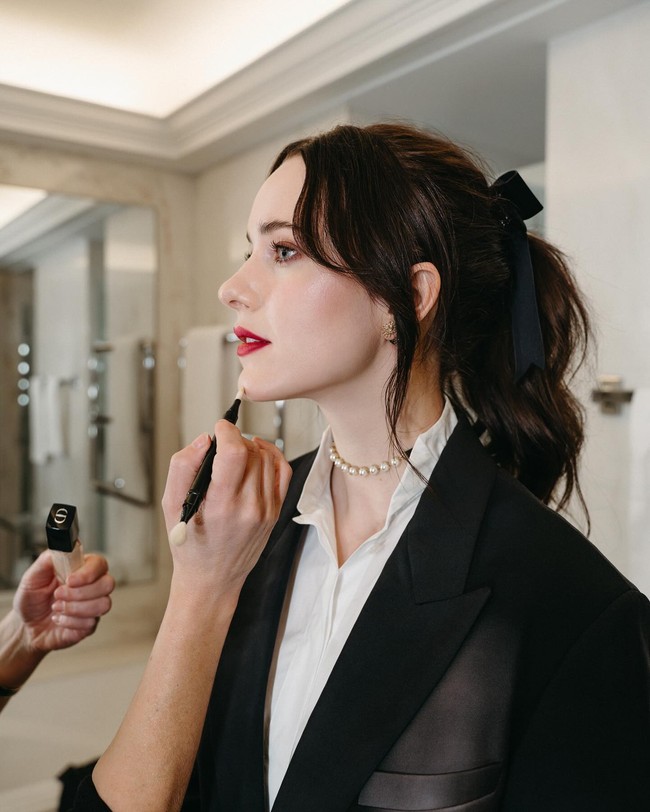 Di Instagram, Rachel cukup sering membagikan kehidupan dan gayanya baik di karpet merah maupun keseharian.  Foto: Instagram @rachelbrosnahan