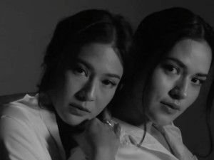 Gaya Kembar Raisa dan Dian Sastrowardoyo Pemotretan Bareng, Bikin Terpana
