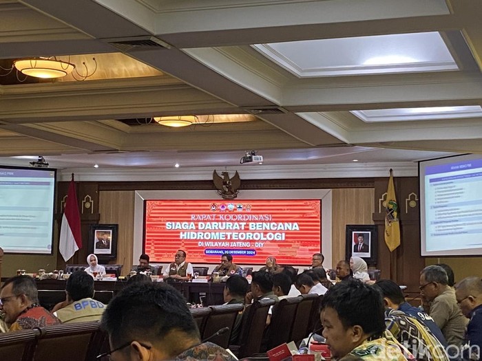 Rapat Koordinasi Siaga Darurat Bencana Hidrometeorologi Jateng-DIY di Kantor Gubernur Jateng, Semarang, Jumat (20/12/2024).