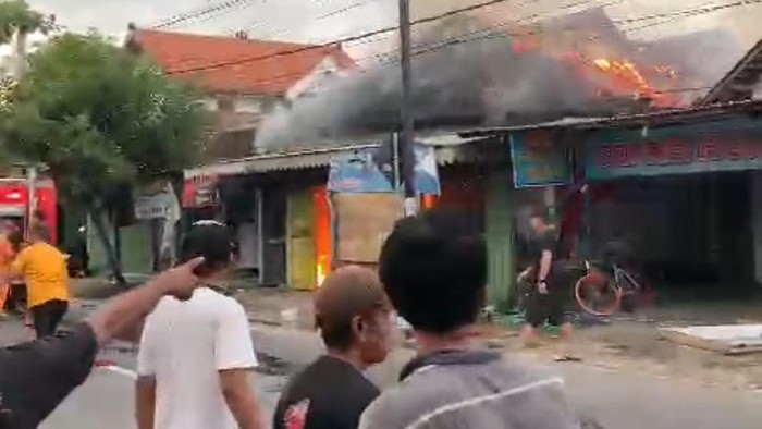 Rumah makan padang di Kota Madiun terbakar